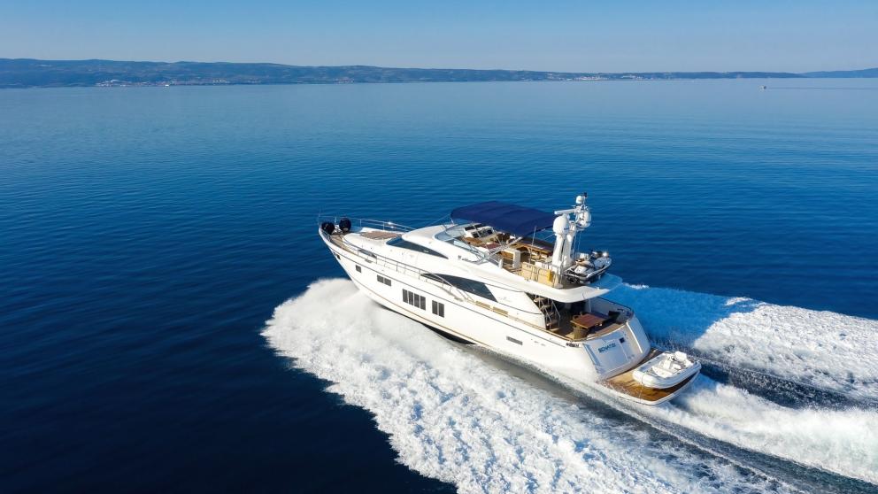 Schatzi Motor Yacht at Full Speed