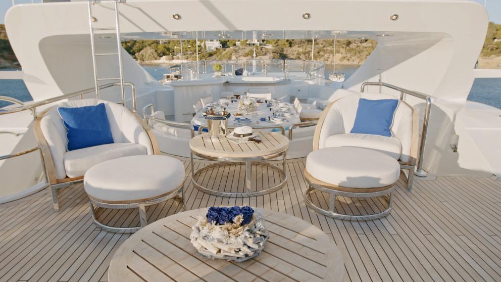 Enjoy stylish relaxation in the lounge of the motor yacht Akira One.