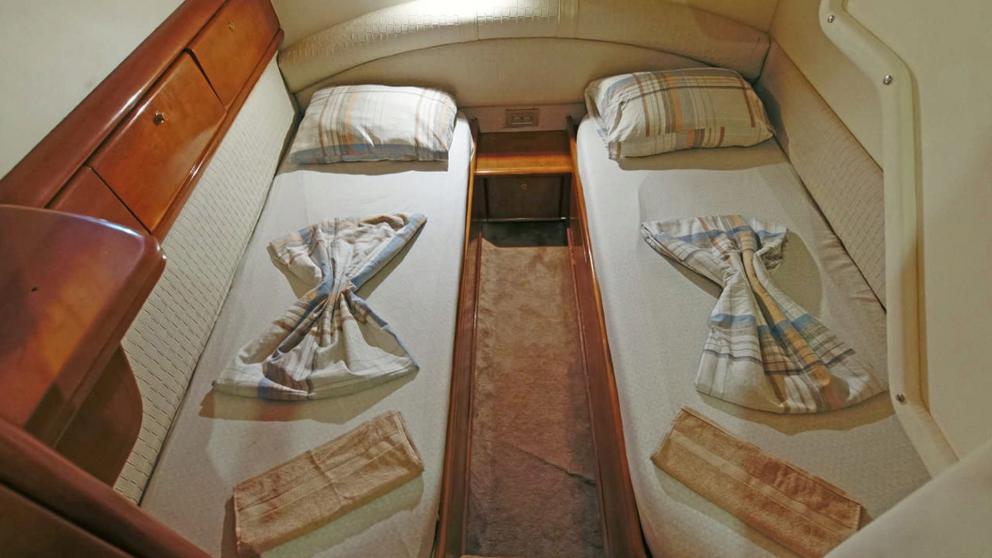 The other twin cabin of the motor yacht Queen Of Angel.