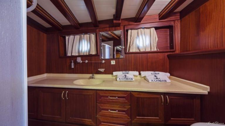 The spacious bathroom on A Candan gulet. Complete with bath amenities and towels