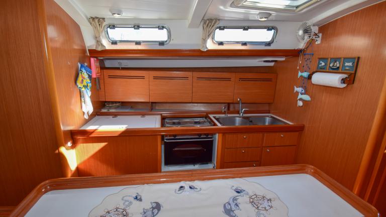 Equipped kitchen on the sailing yacht Filyos. The gas stove and sinks can be seen
