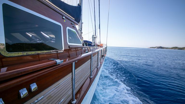 Side deck of the S/Y Voyage gulet close-up. Gulet in motion