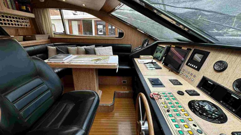 Spacious wheelhouse of luxury motor yacht Boram image 2