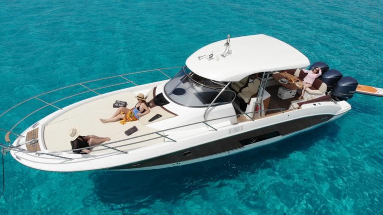 Comfortable sunbathing area on the spacious deck of motor yacht Carmencita la Grande.