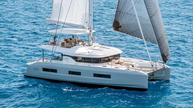Exterior view of the luxury catamaran Hydrus picture 3