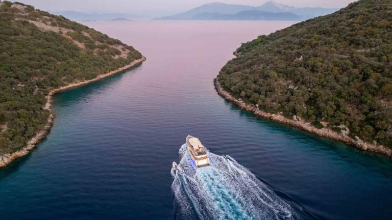 Aerial view of the motor yacht Çınar Yıldızı Image 1