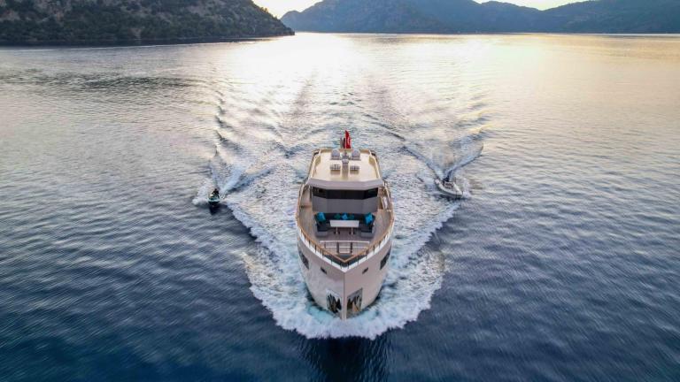 Exterior view of the luxury motor yacht Çınar Yıldızı image 7
