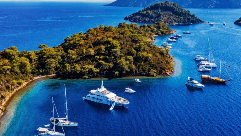 Göcek Urlaub: In Göcek gibt es viele verschiedene Ziele, die man mit dem Gulet besuchen kann. Genießen Sie diesen Urlaub mit Ihren!