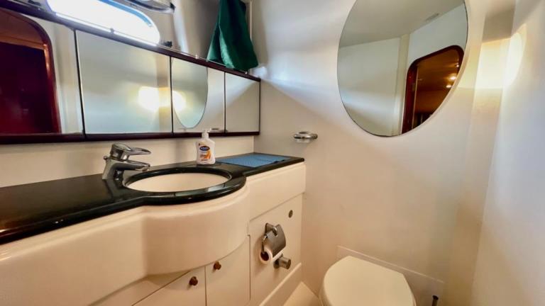 Guest bathroom of the 4-cabin motor yacht Carmen picture 1