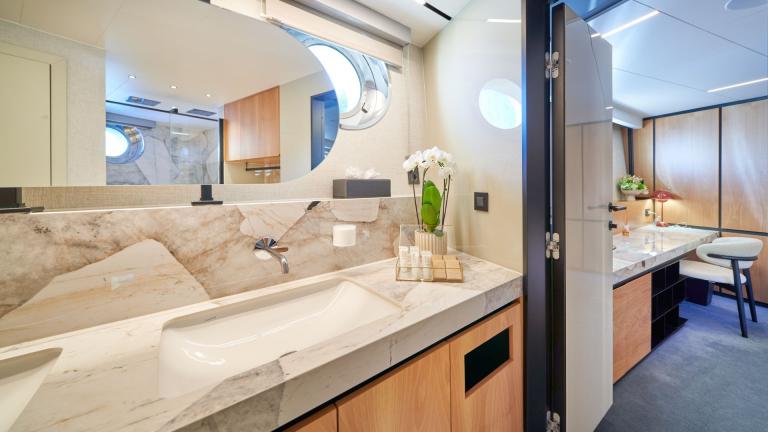 Guest bathroom of the luxury sailing yacht MarAllure