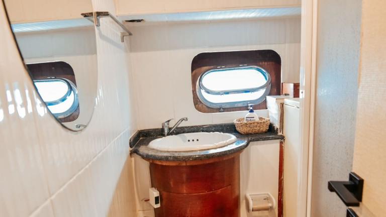 Guest bathroom of motor yacht Hayalim