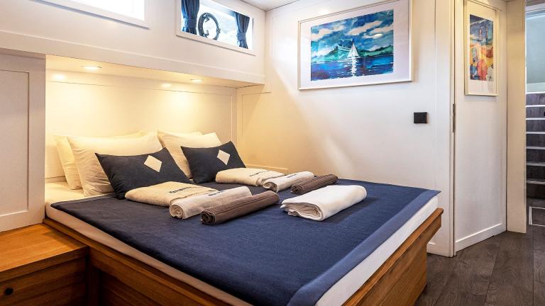 Guest cabin for two on the luxury yacht Maske 5 image 12
