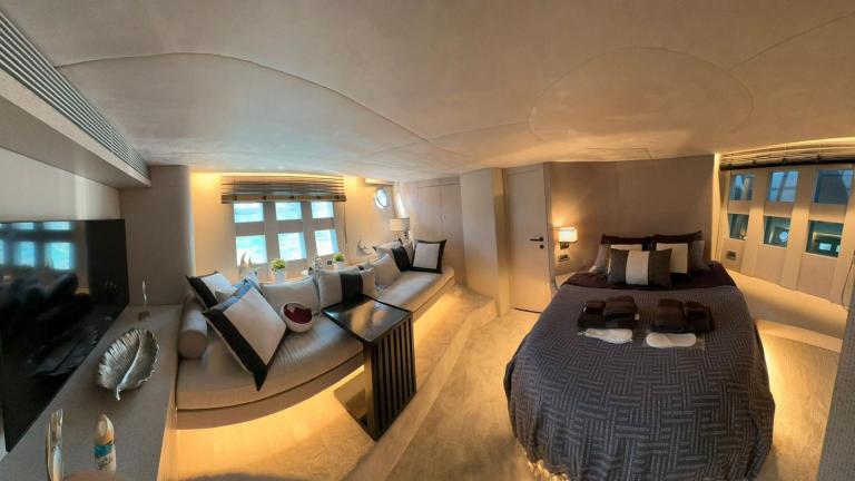 Guest cabin for two on luxury motor yacht Sfk picture 1