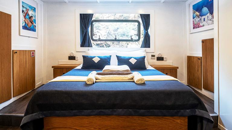 Guest cabin for two on the luxury yacht Maske 5 image 1