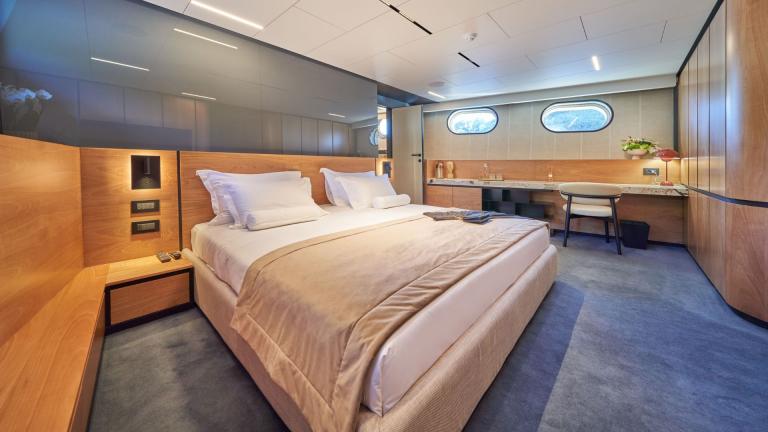 Guest cabin of the luxury sailing yacht MarAllure image 2