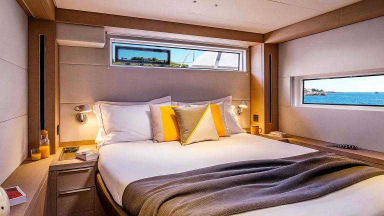 Two-person guest cabin on the luxury catamaran Amada Mia image 3