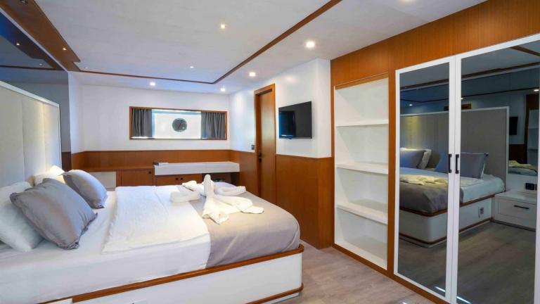 Double guest cabin of motor yacht Çınar Yıldızı image 4