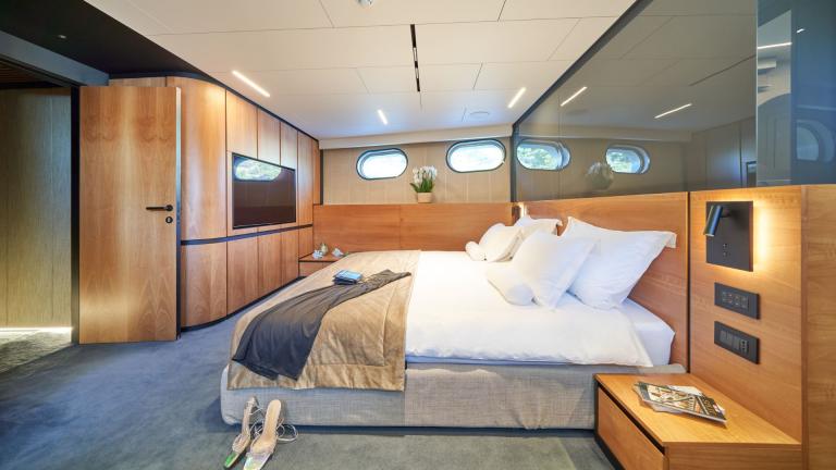 Guest cabin of the luxury sailing yacht MarAllure image 4