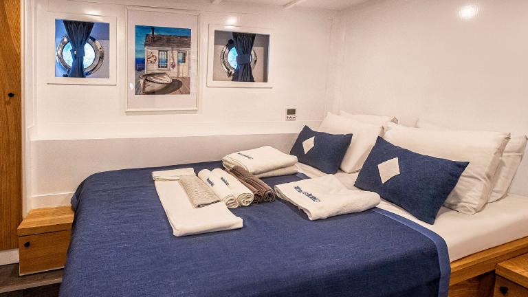 Guest cabin for two on the luxury yacht Maske 5 image 5