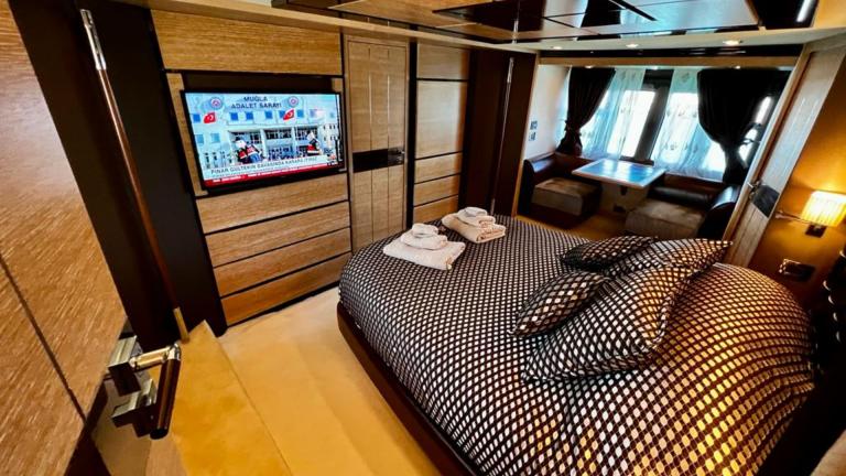 Double guest cabin of motor yacht D&G picture 6