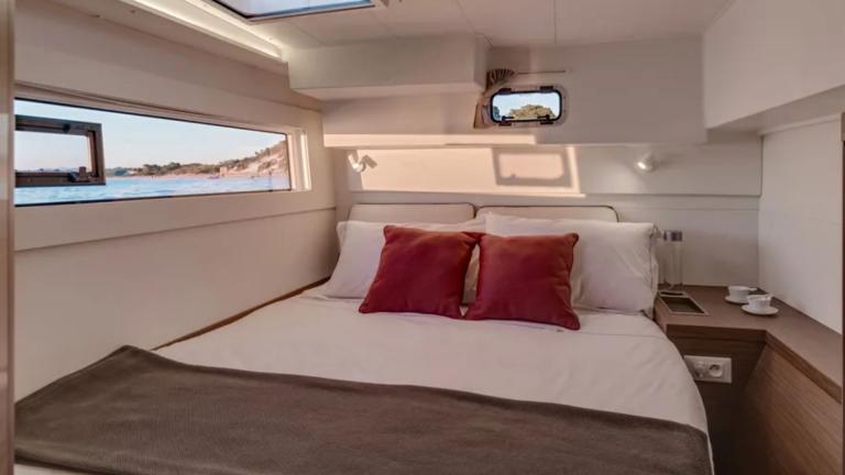 Catamaran Mithra's luxury cabin for two with a view