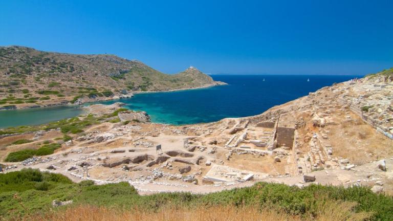 There are many historical buildings such as the ancient city of Knidos in Marmaris.
