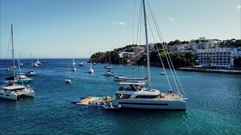 TriWing Endor, şık tasarımı ve su aktiviteleriyle Kastela'da dikkat çekiyor.