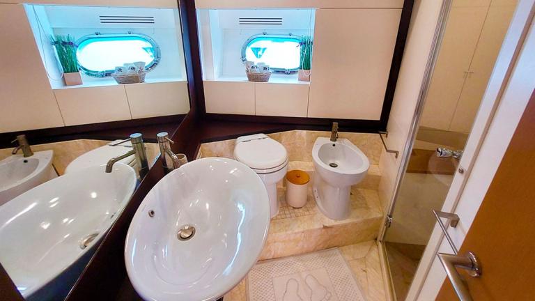 Master cabin bathroom of the motor yacht My Way