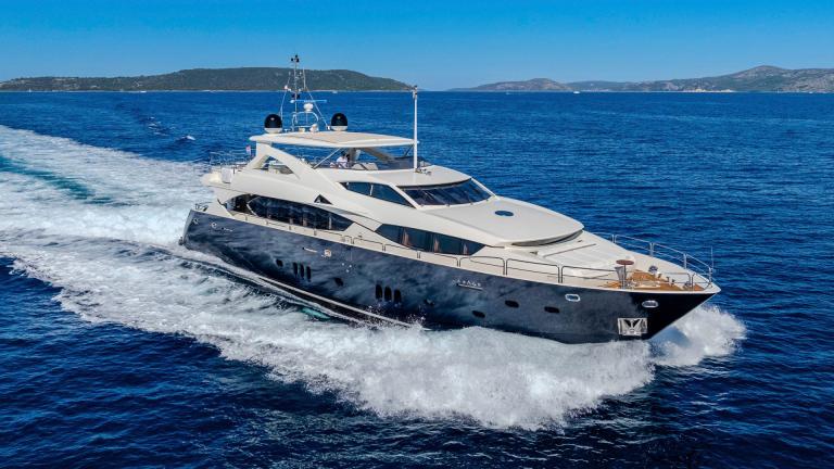 Sunseeker 34m Arago yatıyla Adriyatik’te lüks ve hızı bir arada deneyimleyin.