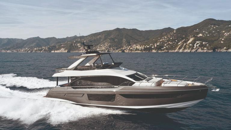 The luxury motor yacht Donna is cruising fast.
