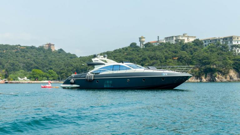 Exterior view of luxury motor yacht Sfk picture 1