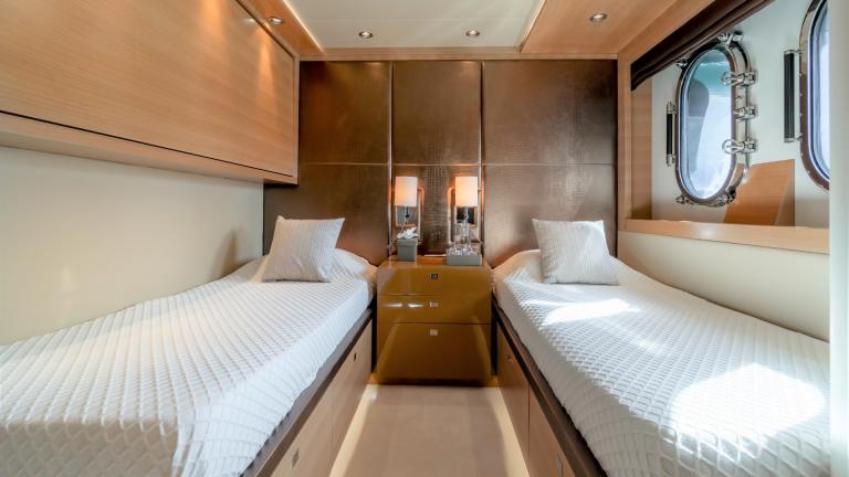 Enjoy the bright and comfortable twin cabin of the motor yacht O'Pati for a restful sleep.