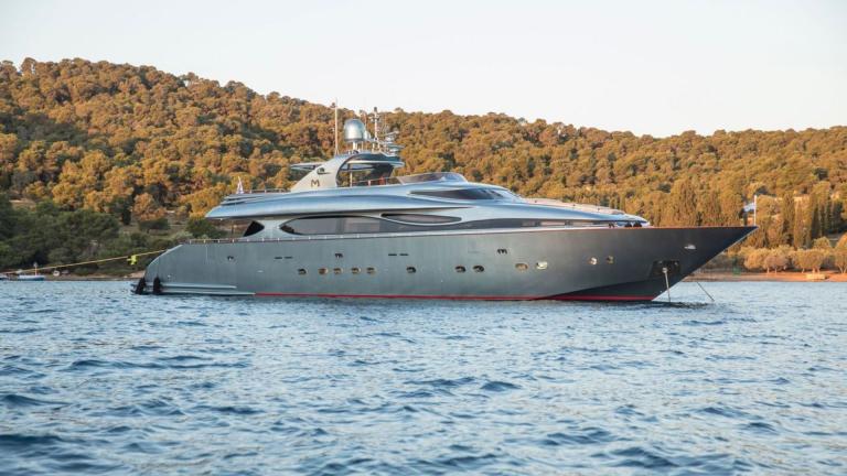 34-meter motor yacht with 5 cabins for 10 guests on the sea near Athens.