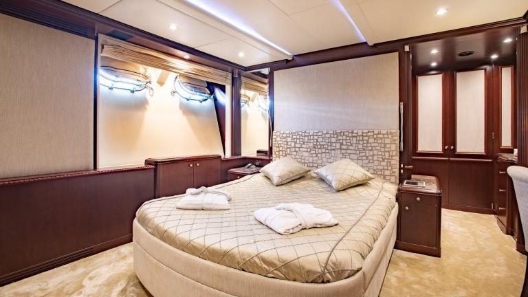 Enjoy a restful sleep in the comfortable cabin of the motor yacht Akira One.