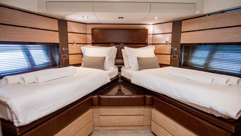 Motoryacht Lady Z luxury twin guest cabin
