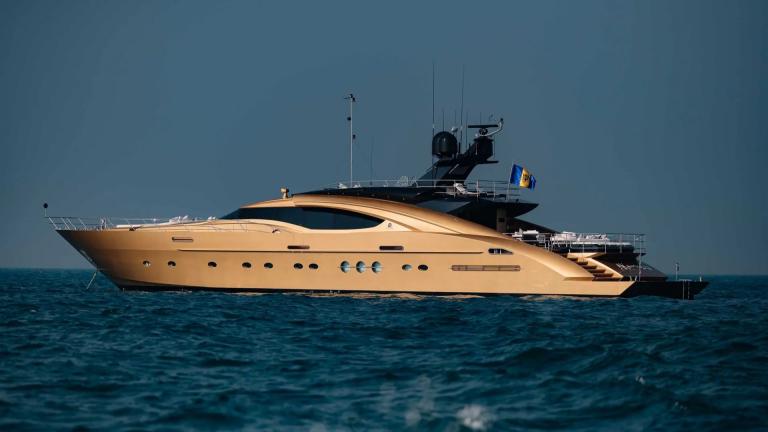 The Ak Royalty yacht blends style and comfort for your luxurious Dubai yacht rental experience.