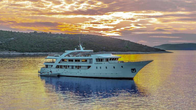 Luxuriöse Yacht Karizma, perfekt für 34 Gäste, in Split mieten.