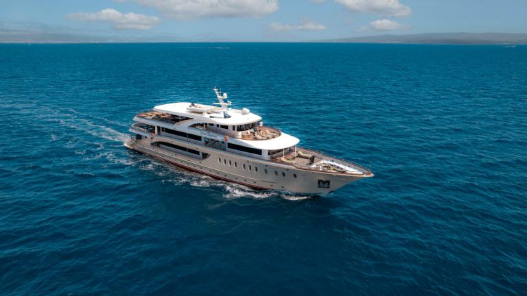 Queen Eleganza motor yacht with 17 cabins for 34 people, 49 meters long, available for charter in Split, Croatia
