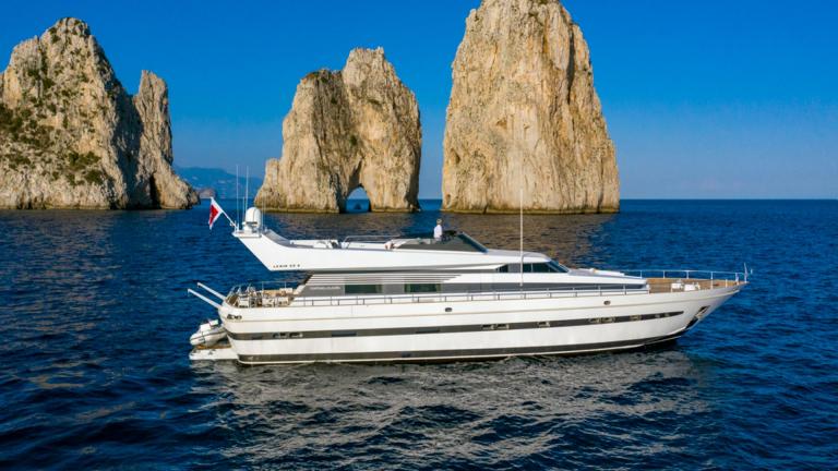 The Sandi IV motor yacht is perfect for luxury yacht charters and large groups off the coast of Naples.