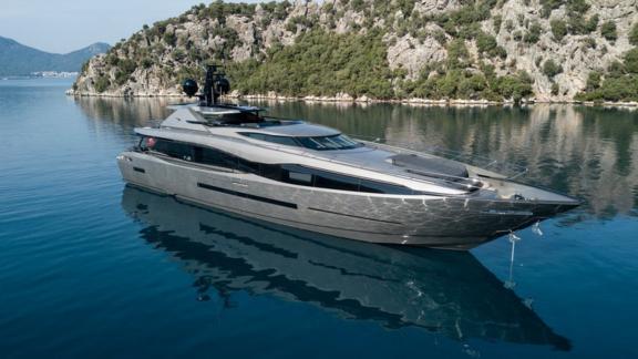 FX38 Luxury Yacht
