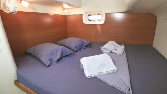 This double cabin on the catamaran Vira Seyyah offers comfort and coziness.