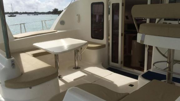 The aft deck of the catamaran Vira Seyyah offers a spacious and practical area with comfortable seating.