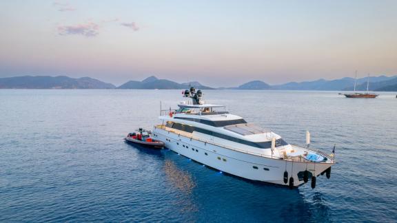 Erleben Sie die Ruhe des Meeres mit der 35 Meter langen Motoryacht in Göcek, Türkei. Luxuriös und komfortabel!