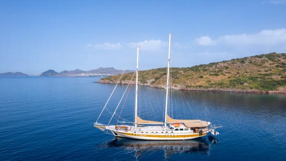 Elegantes Segelschiff mit 6 Kabinen für luxuriöse Kreuzfahrten entlang der Küste von Bodrum.