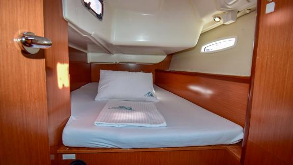 The double cabin of sailing yacht Zezo offers a comfortable bed and plenty of natural light.