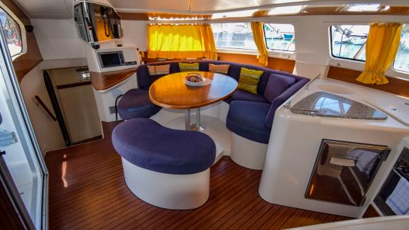 The stylish seating area in the salon of the catamaran The Big Easy offers a cozy atmosphere.