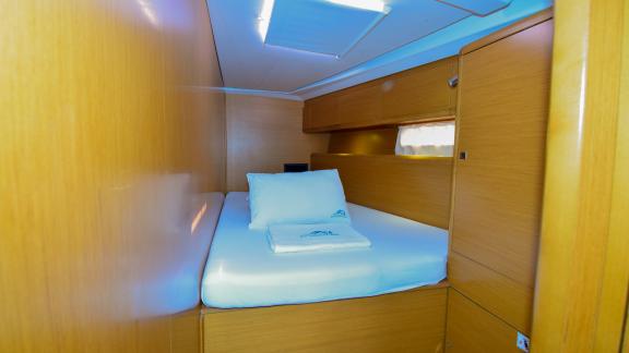 Comfortable double cabin on the yacht Anja Sophie featuring a spacious bed.