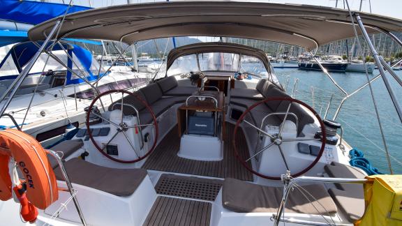 The cockpit of the yacht Anja Sophie features a spacious seating area.