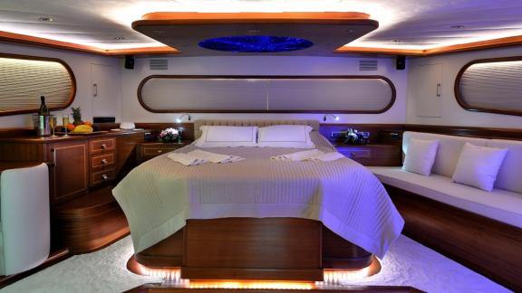 Luxury spacious bedroom guleta Dolce Mare. You can see a king size bed and a chest of drawers with fruit