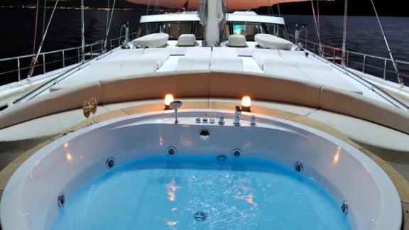 Jacuzzi on the Dolce Mare gulet. Romantic atmosphere in the evening